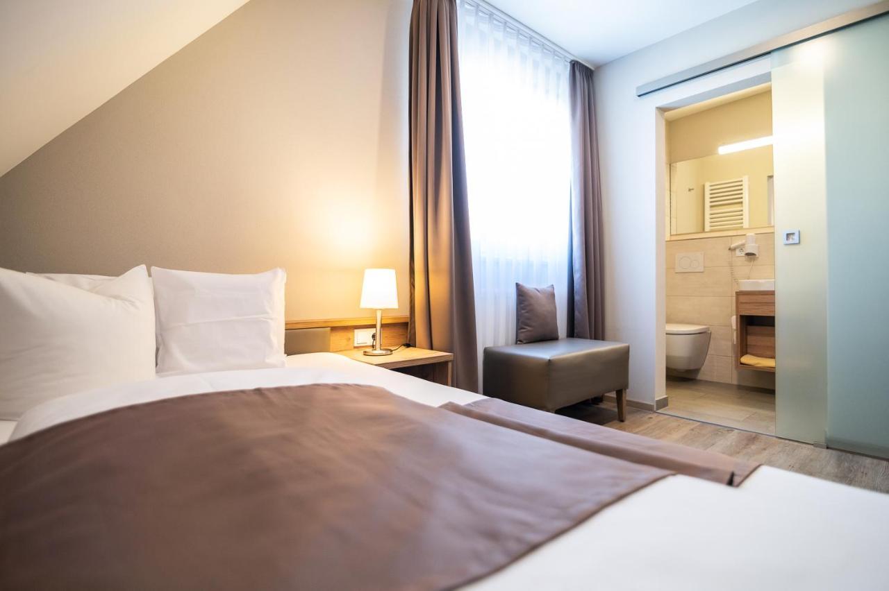 Hotel-Gasthof Neue Post Leutershausen  Exteriör bild