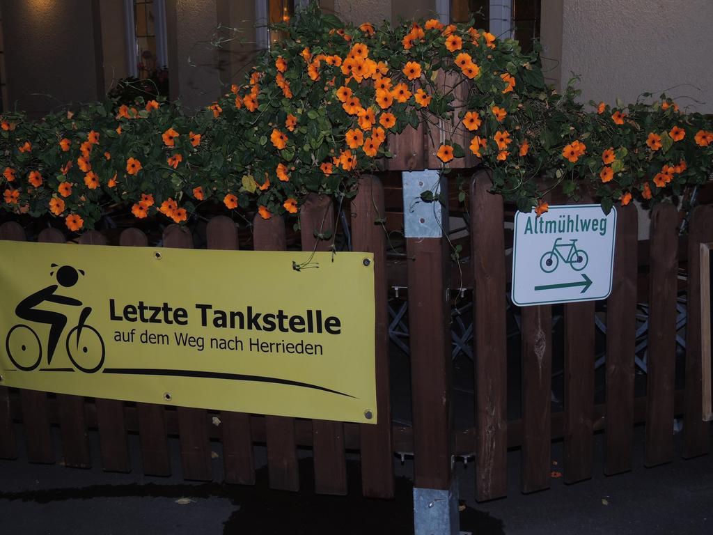 Hotel-Gasthof Neue Post Leutershausen  Exteriör bild