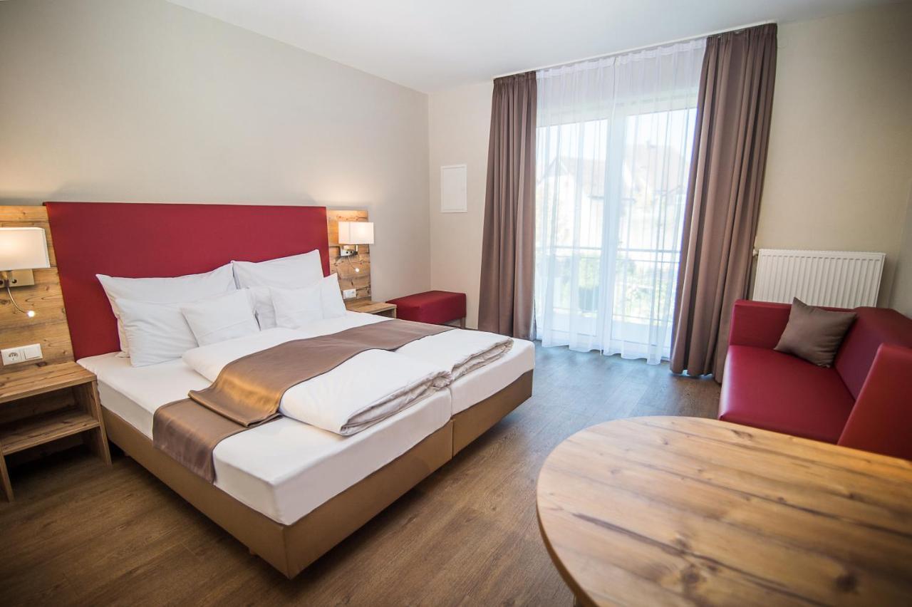 Hotel-Gasthof Neue Post Leutershausen  Exteriör bild