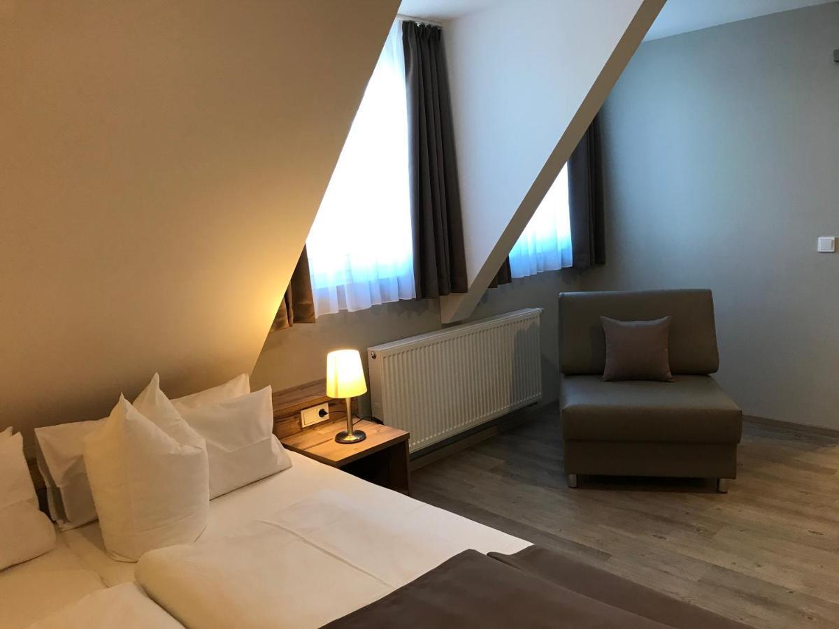 Hotel-Gasthof Neue Post Leutershausen  Exteriör bild